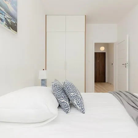 Sarmacka 23 Next To Medicover And Paley ורשה